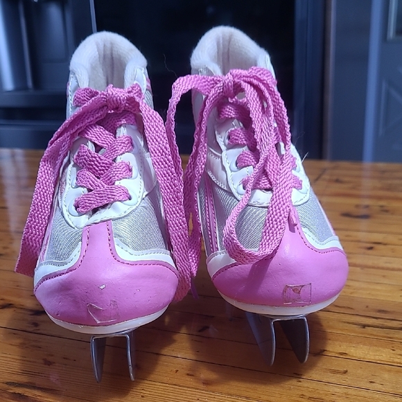 Kids Pink and Gray Ice Skates - Picture 6 of 10
